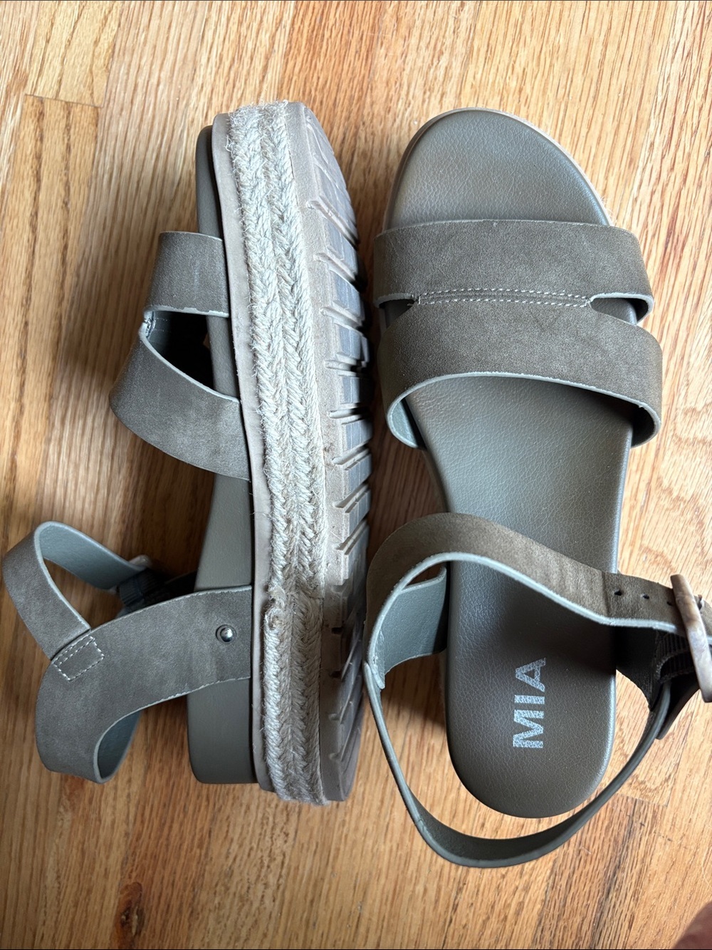 MIA size 8 Olive Taupe Double-Strap Platform Espadrille Sandals